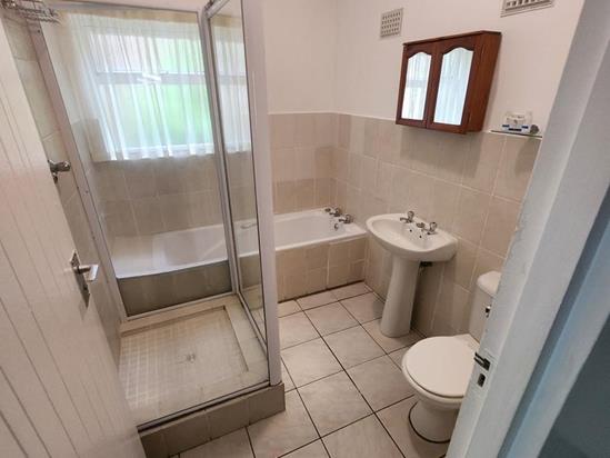 Plettenberg, A Forever Resort: 6-Sleeper Brick Chalet. No river view. 3 bedrooms (2 single beds & 2 bunk beds.)