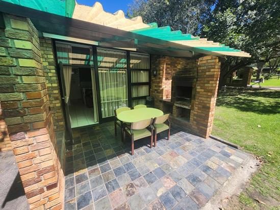 Plettenberg, A Forever Resort: 6-Sleeper Brick Chalet. No river view. 3 bedrooms (2 single beds & 2 bunk beds.)
